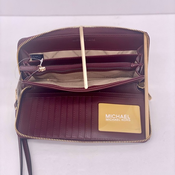 Michael Kors Sheila Medium Metallic Satchel
Crossbody and Continental Wallet Set - Picture 7 of 13